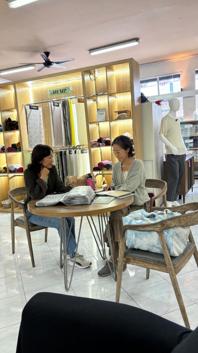 新品インディゴシー indigosdea バックリボン トップス 黒 リネン